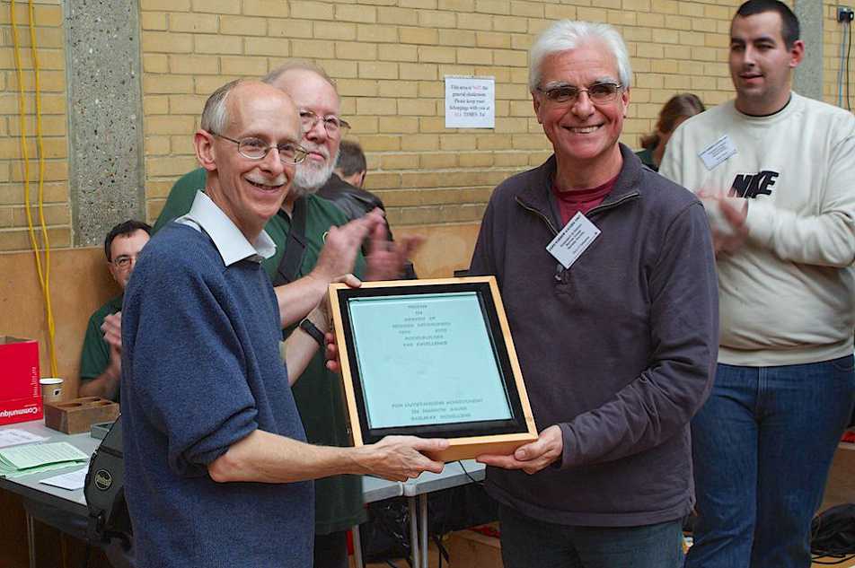 Paul Windle is presented the 2008 Reinier Hendriksen Trophy by Chris O'Donoghue